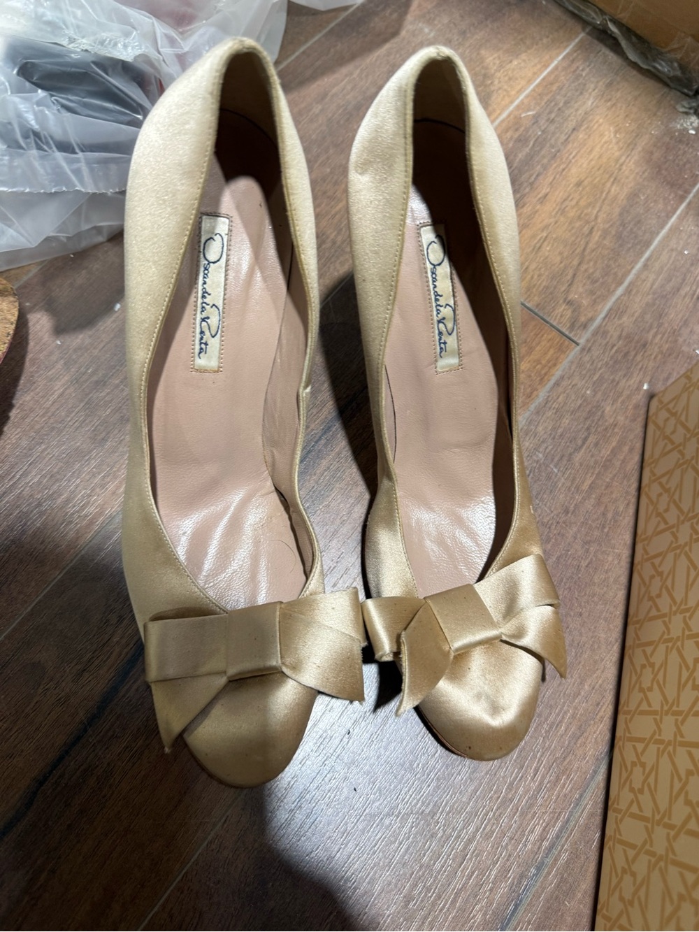 Oscar de la Renta Champagne Satin Bow Peep-Toe Pumps